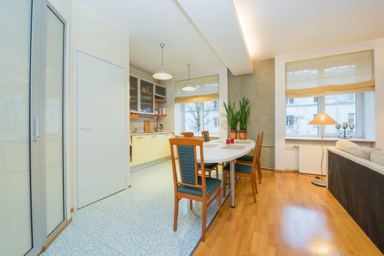 Large Studio Downtown Таллин Экстерьер фото
